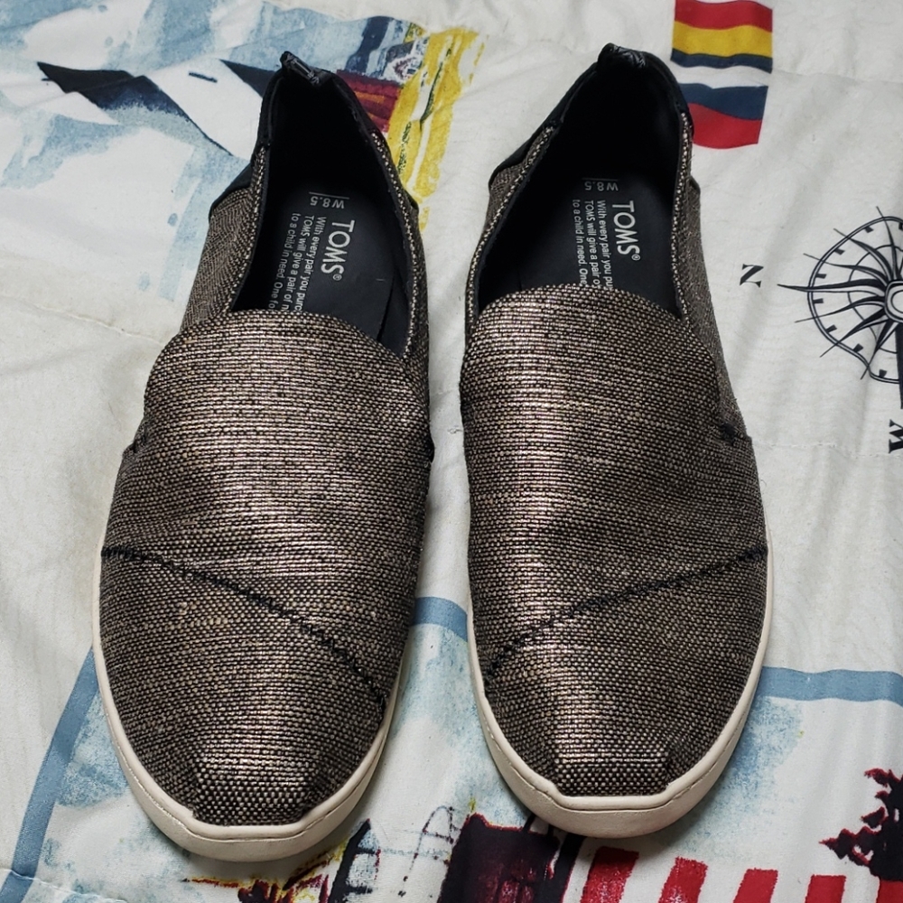 Toms